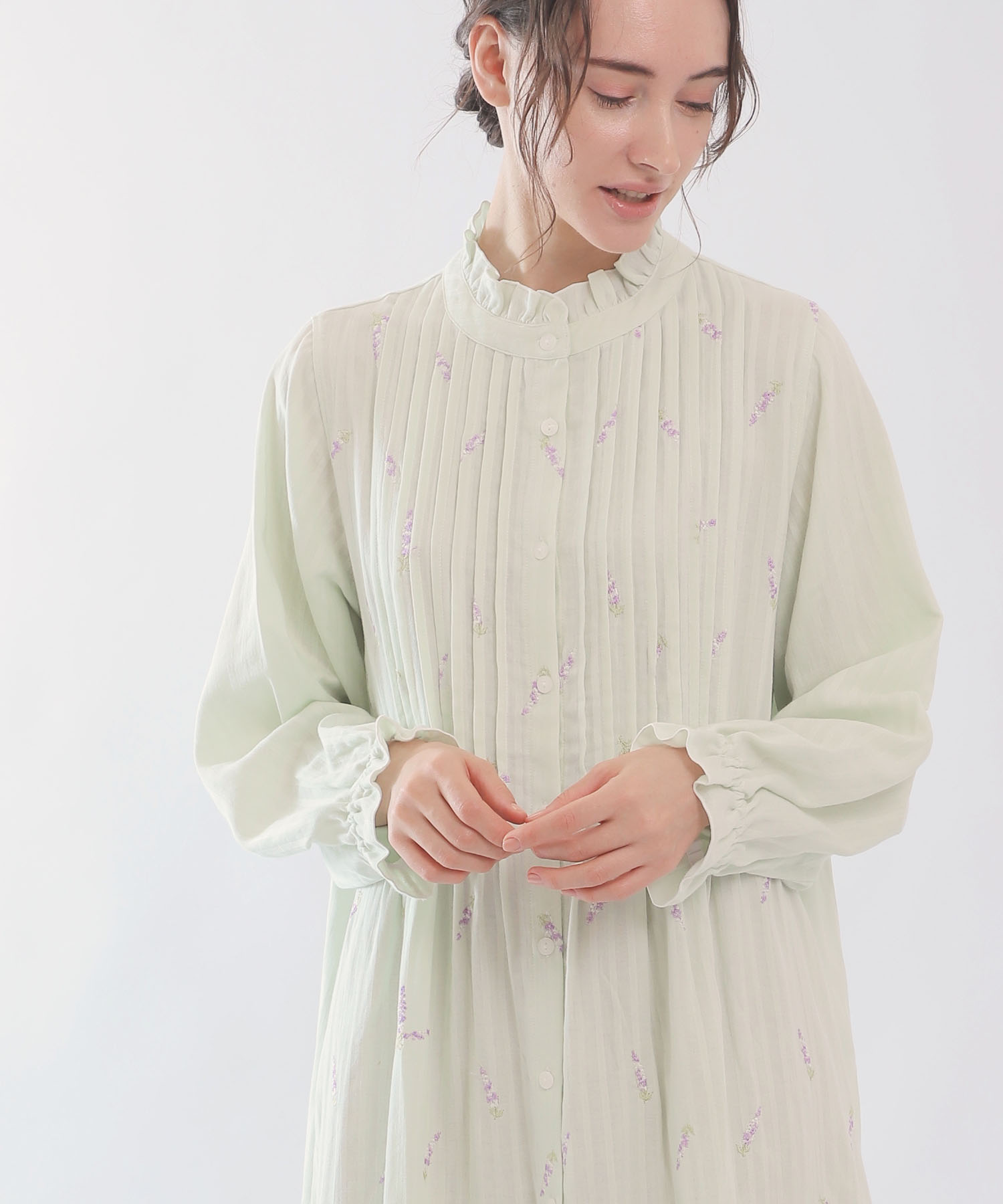 ガーゼラベンダー刺繍タックワンピース