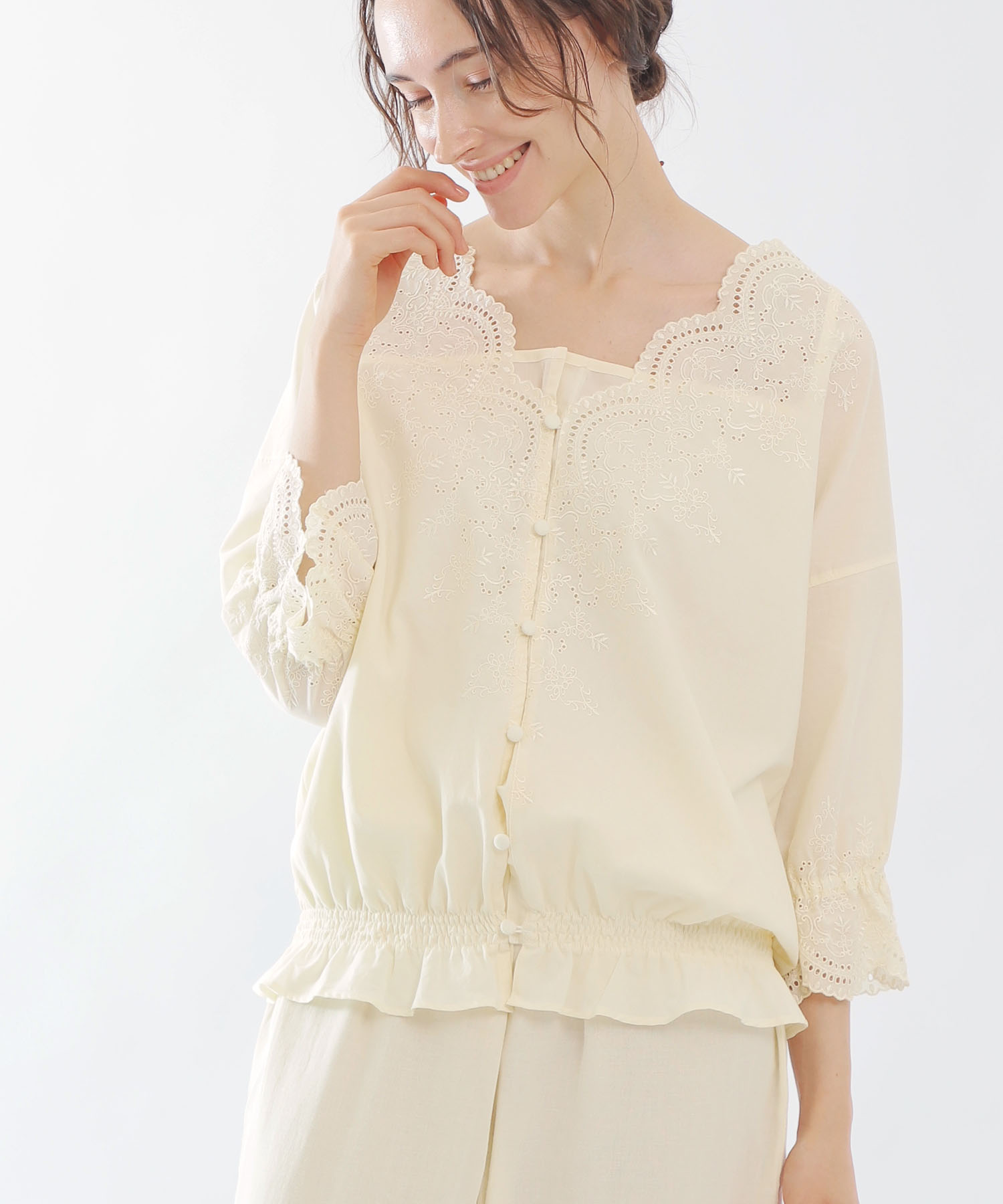AOレース刺繍セットアップ