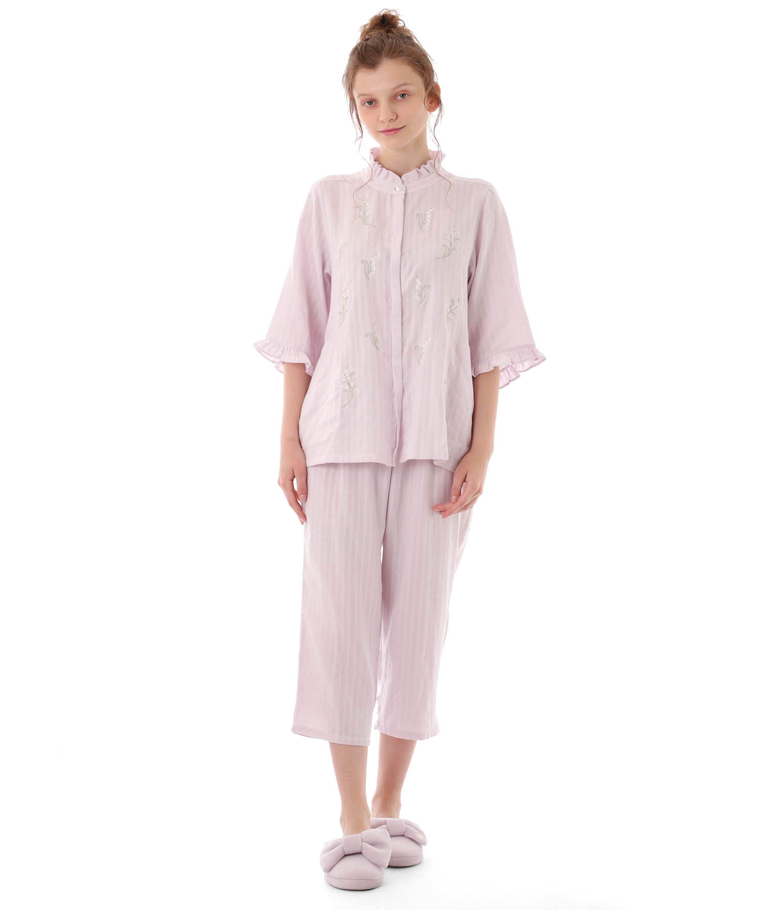 ◎新品未使用タグ付き　narue　ナルエー　パジャマ　すずらん刺繍　グリーン系 ◎新品未使用タグ付きnarueナルエーパジャマすずらん刺繍グリーン系