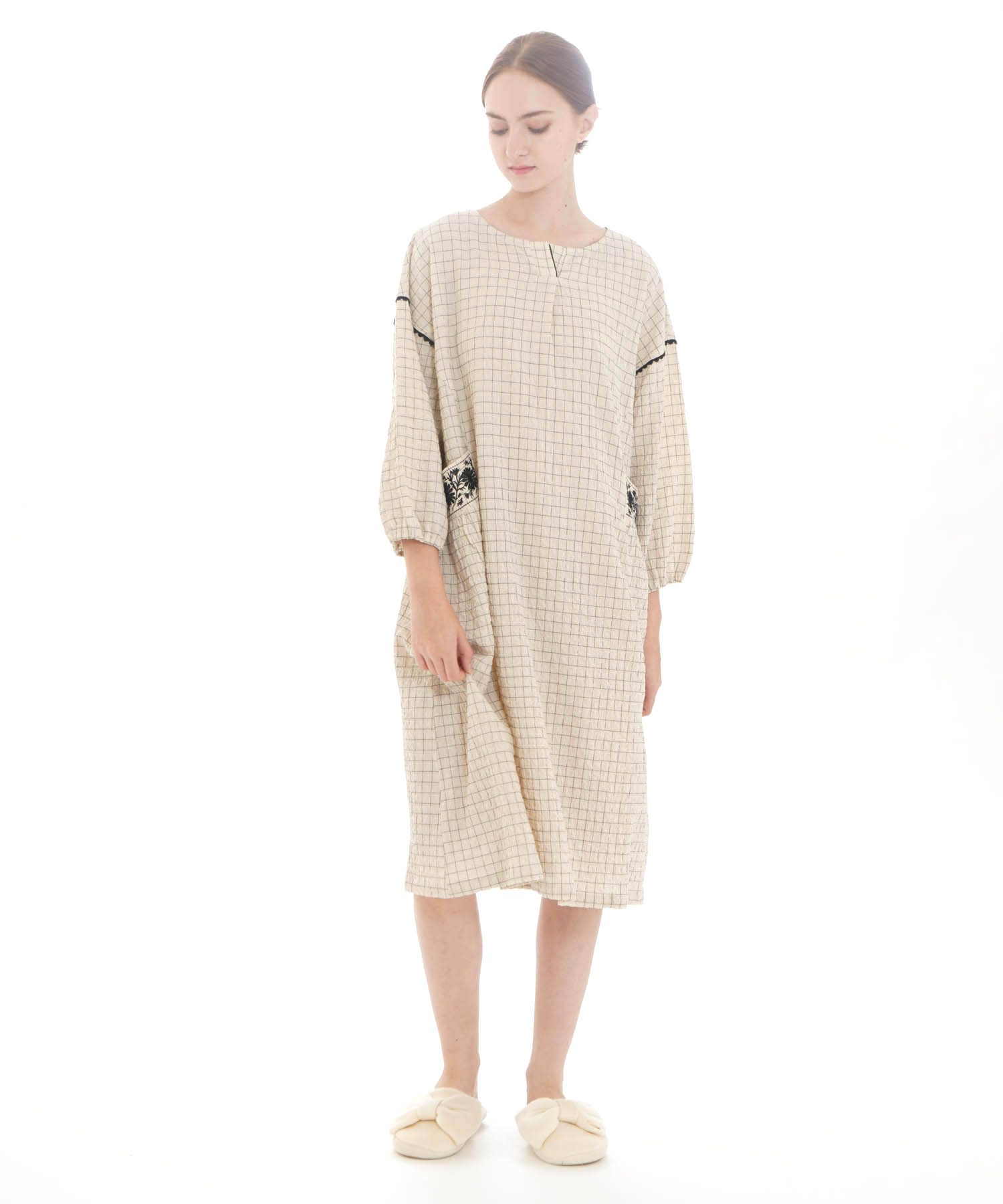 シャーリングボイルチェックワンピース_パジャマ&ルームウェア-ワンピース・ネグリジェ_ベージュ_2