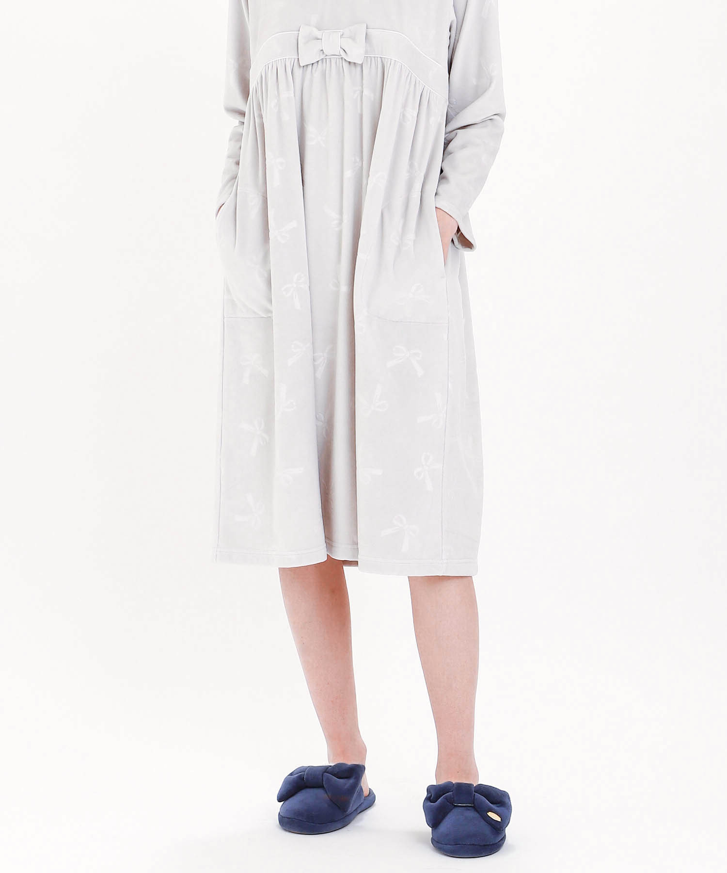 スノースムージーリボンエンボスワンピース_パジャマ&ルームウェア-ワンピース・ネグリジェ_グレー_4