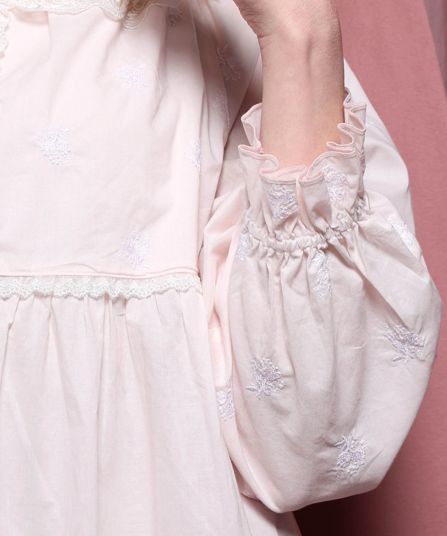 60/ローンAOレースドレス_パジャマ&ルームウェア-ワンピース・ネグリジェ_ピンク_4