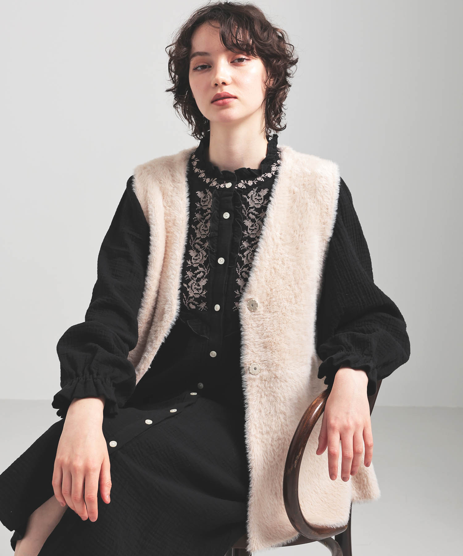 フェザーヤーンベスト_パジャマ&ルームウェア-トップス-カーディガン・ガウン_ベージュ_2