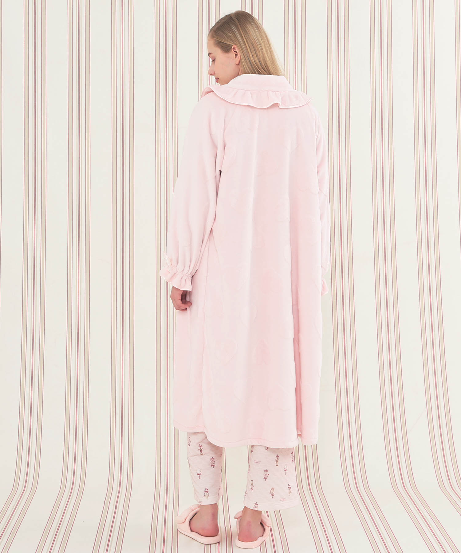 シャイニースノーエンボスハートフリルガウン_パジャマ&ルームウェア-トップス-カーディガン・ガウン_ピンク_8