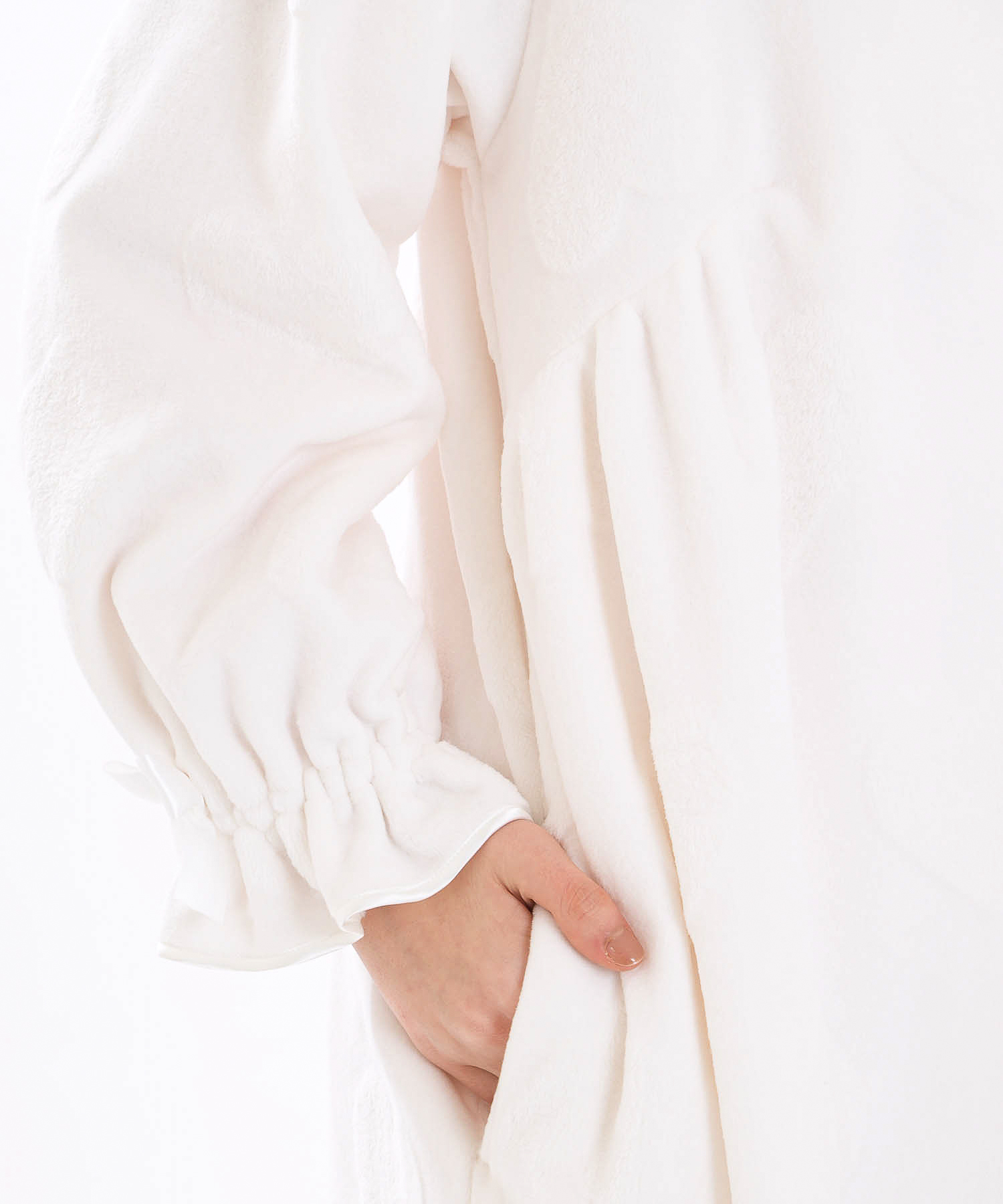 シャイニースノーエンボスハートフリルガウン_パジャマ&ルームウェア-トップス-カーディガン・ガウン_ホワイト_4