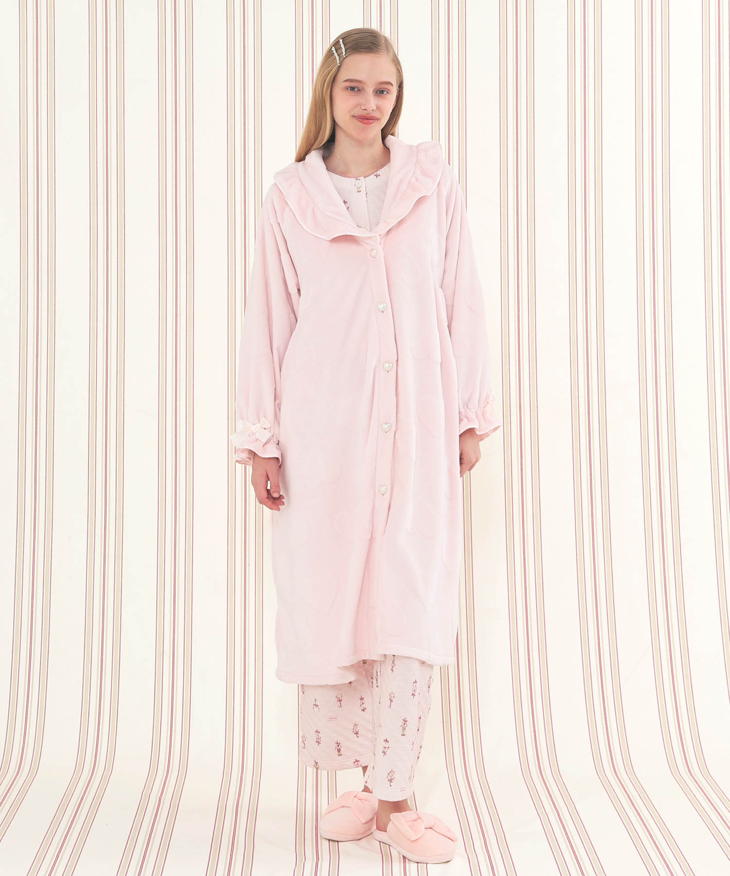 シャイニースノーエンボスハートフリルガウン_パジャマ&ルームウェア-トップス-カーディガン・ガウン_ピンク_1