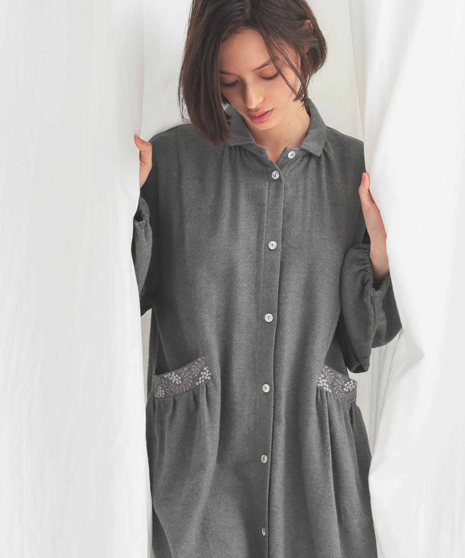 コットンフランネルウインターベリーワンピース_パジャマ&ルームウェア-ワンピース・ネグリジェ_チャコールグレー_2