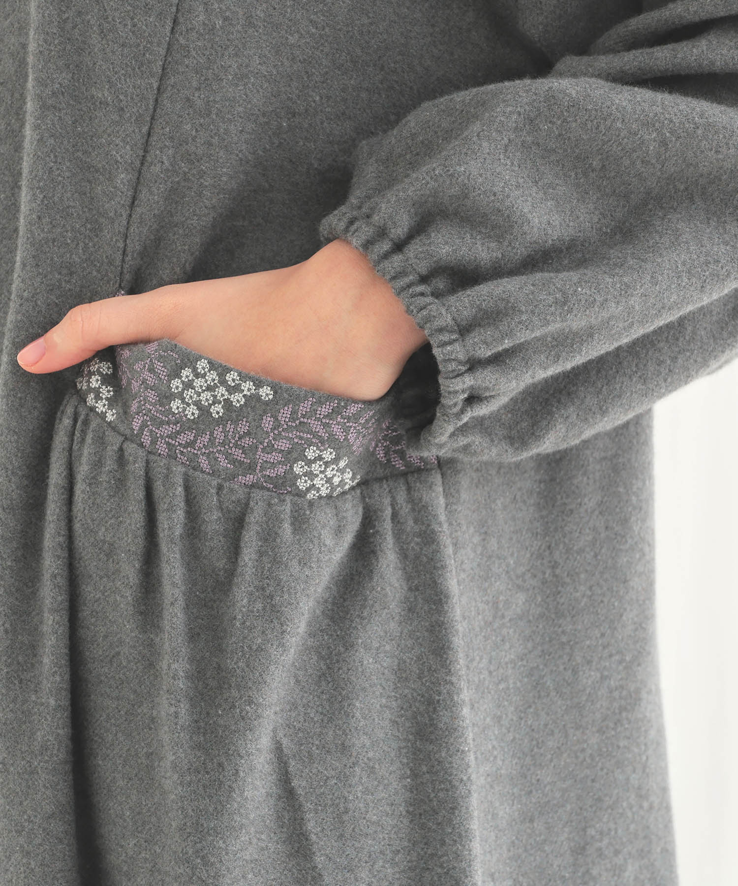 コットンフランネルウインターベリーワンピース_パジャマ&ルームウェア-ワンピース・ネグリジェ_チャコールグレー_4